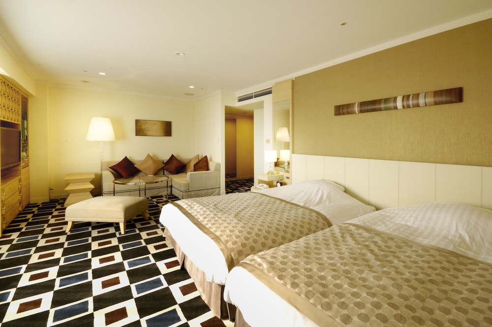 DELUXE, TWIN BEDS, CORNER