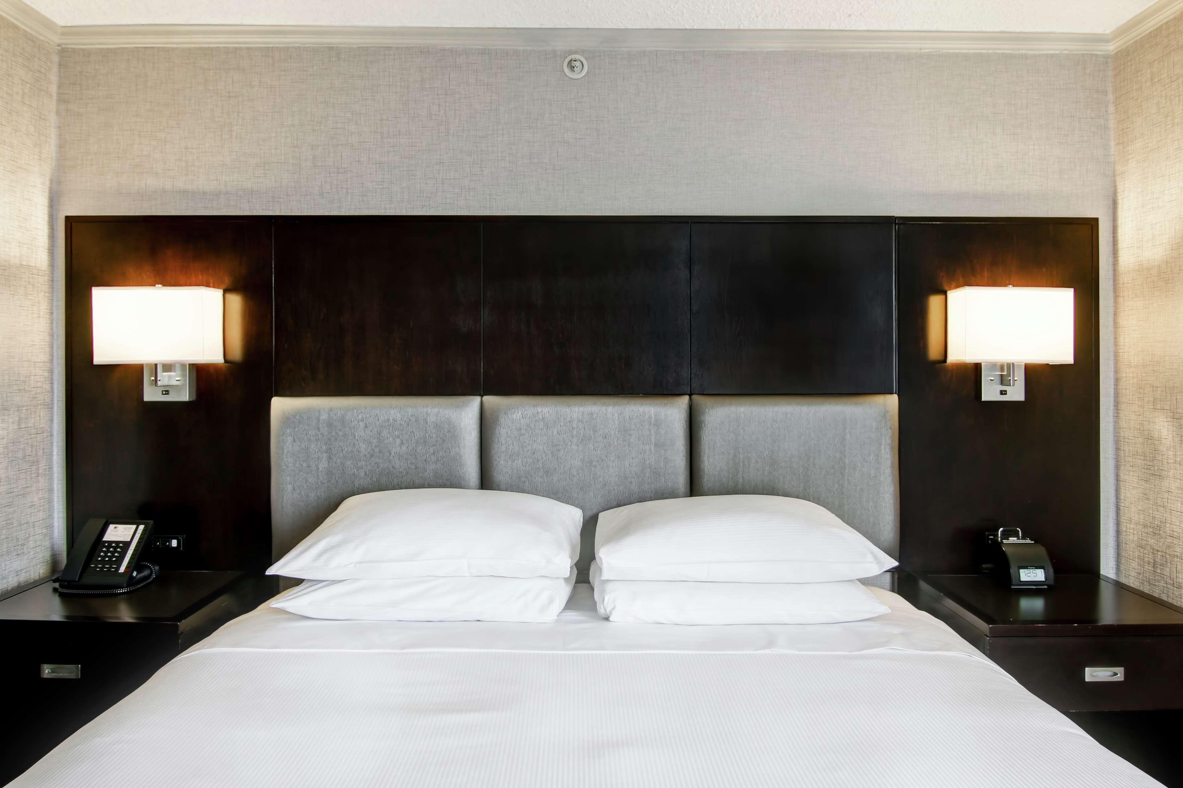 2 ROOMS, DELUXE, SUITE, KING BED, SOFA, KITCHEN