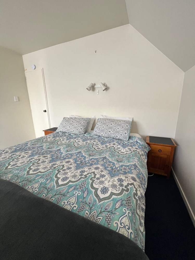 STUDIO, KING BED