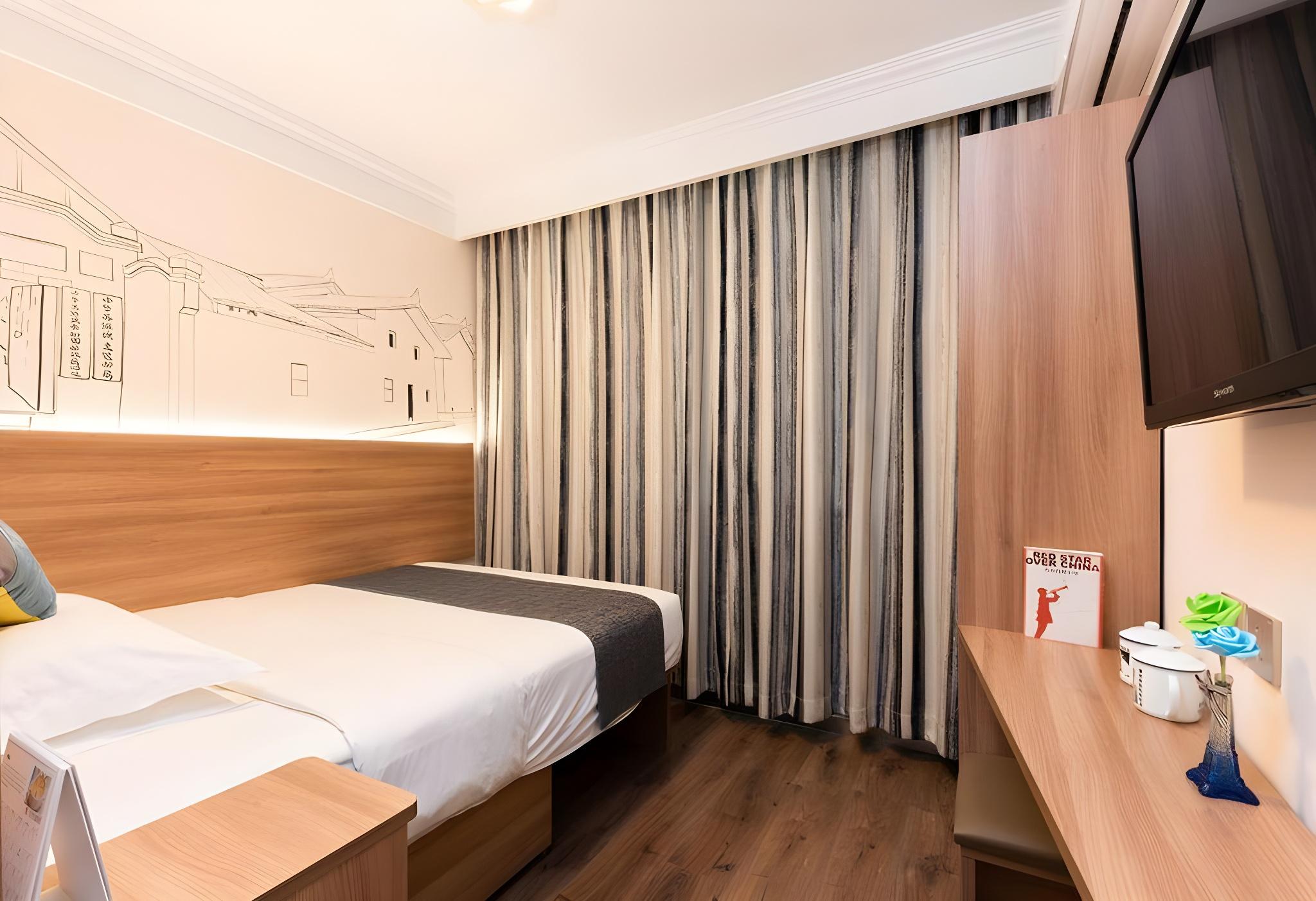 Room, Double Bed, No Window