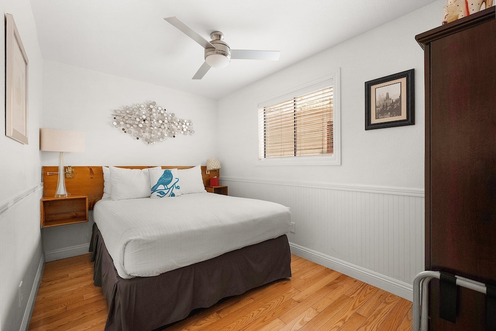 Suite, Villa, Queen Bed, Pet Friendly, Kitchen