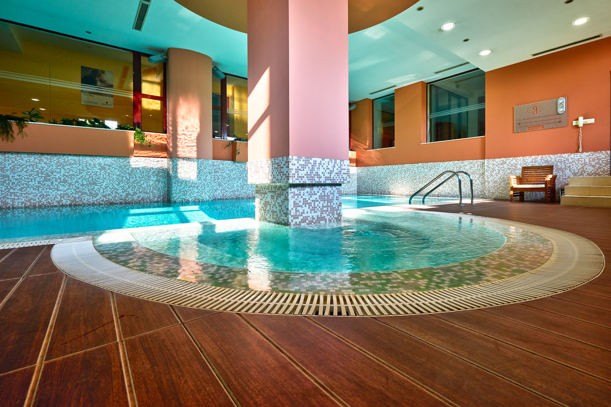 Yantra Grand Hotel 29/57