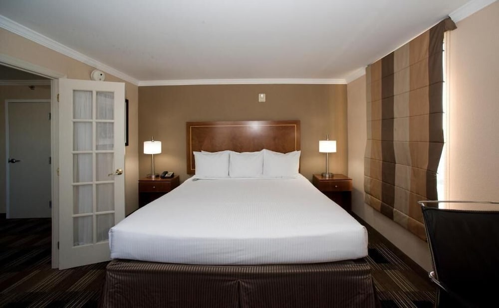 Hotel Executive Suites 16/57