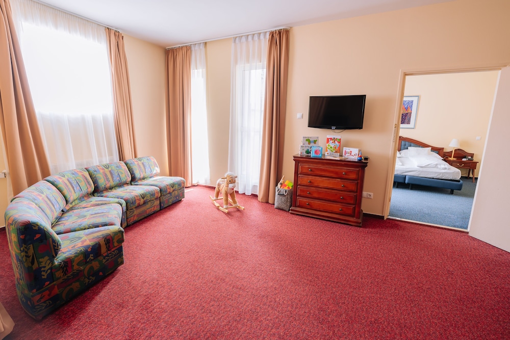 Pannonia Hotel 32/50