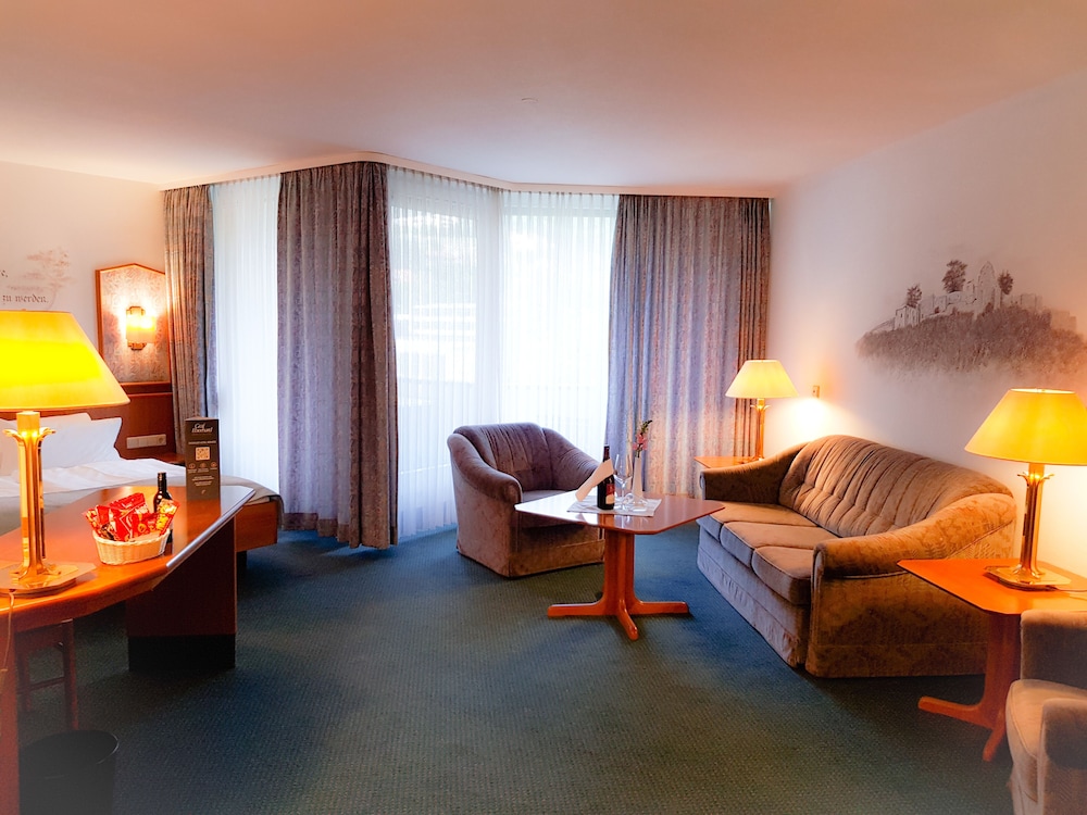 Graf Eberhard Hotel 45/70