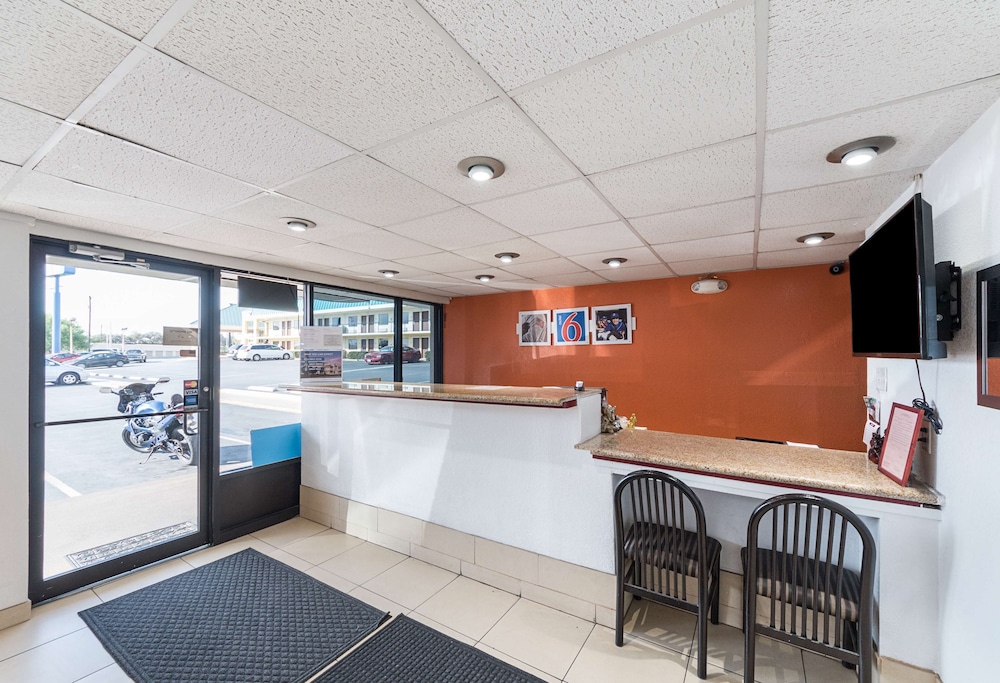 Motel6 San Antonio, TX - I-10 West 6/55