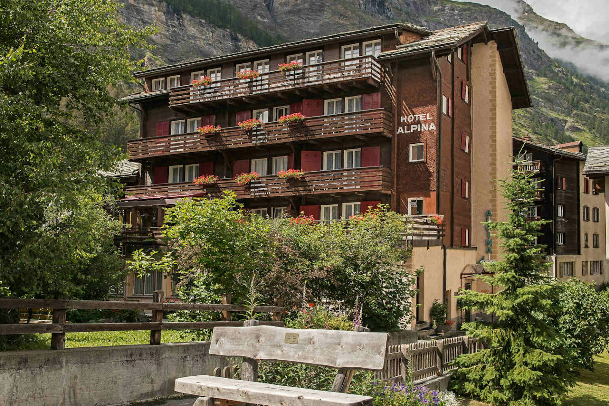 Hotel Alpina 2/25
