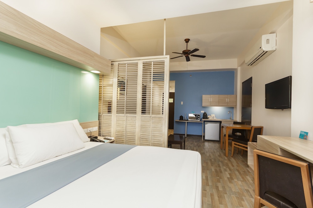 Suite, Queen Bed, Sunset View