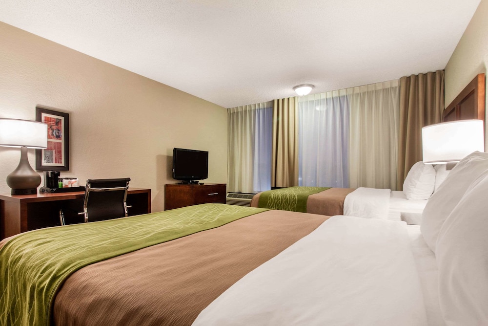 Comfort Inn and Suites Omaha Central 20/42