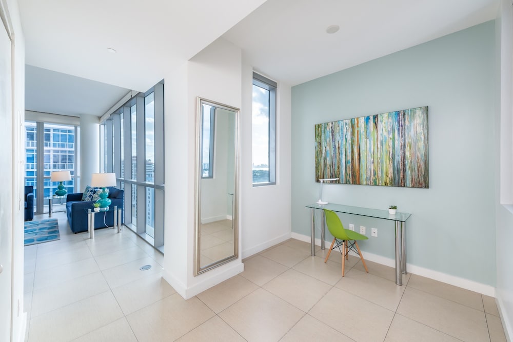 Churchill Suites Monte Carlo Miami Beach 76/76
