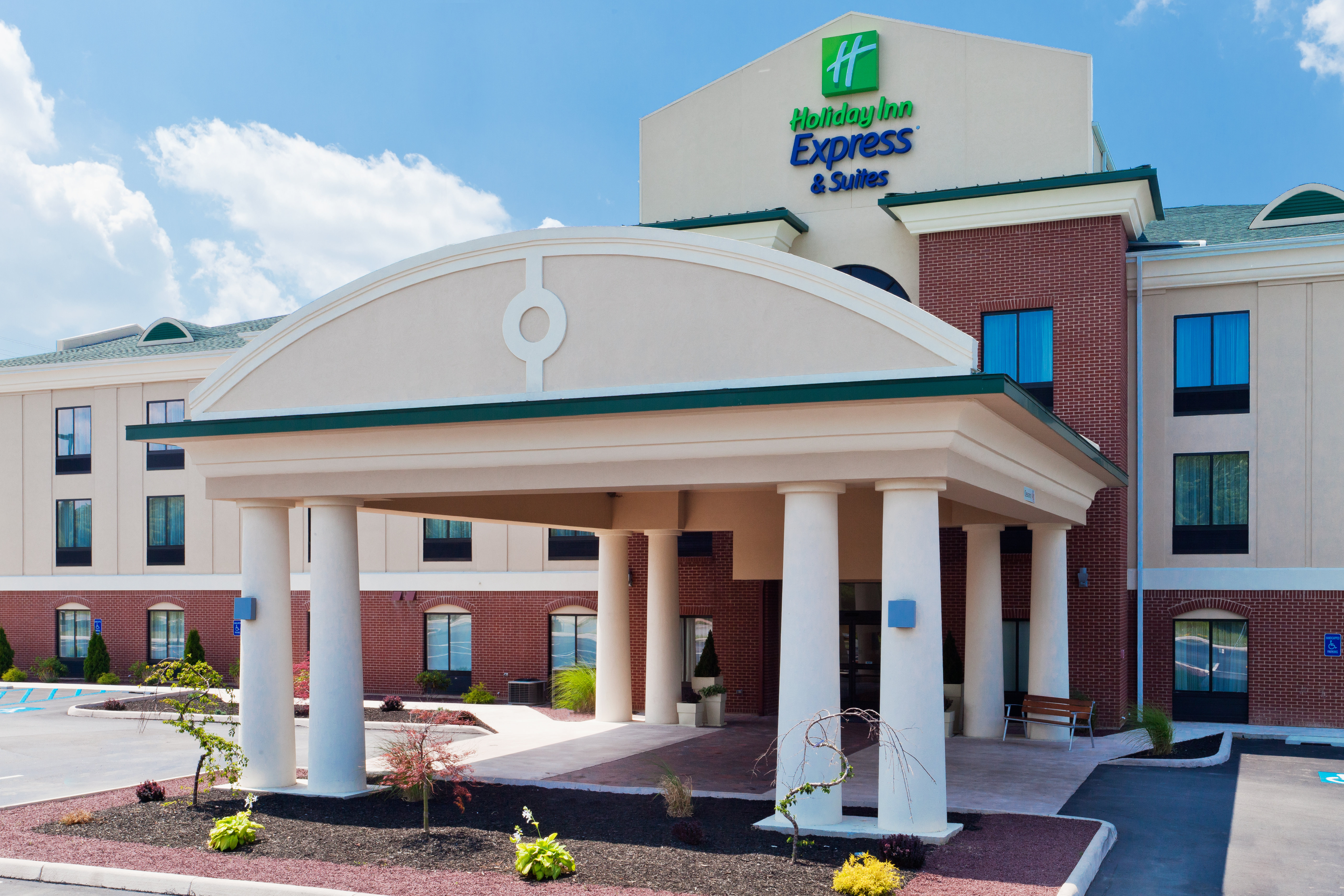 Holiday Inn Express Hotel Suites White Haven Lake Harmony 3/25