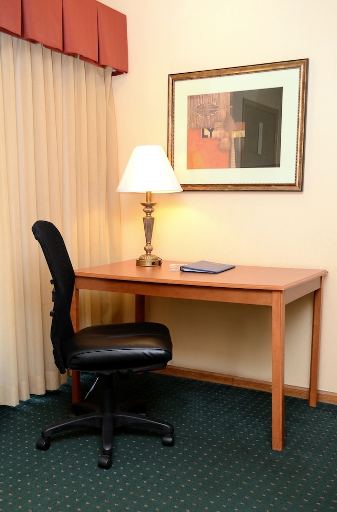 SureStay by Best Western Kansas City Country Inn North 40/46
