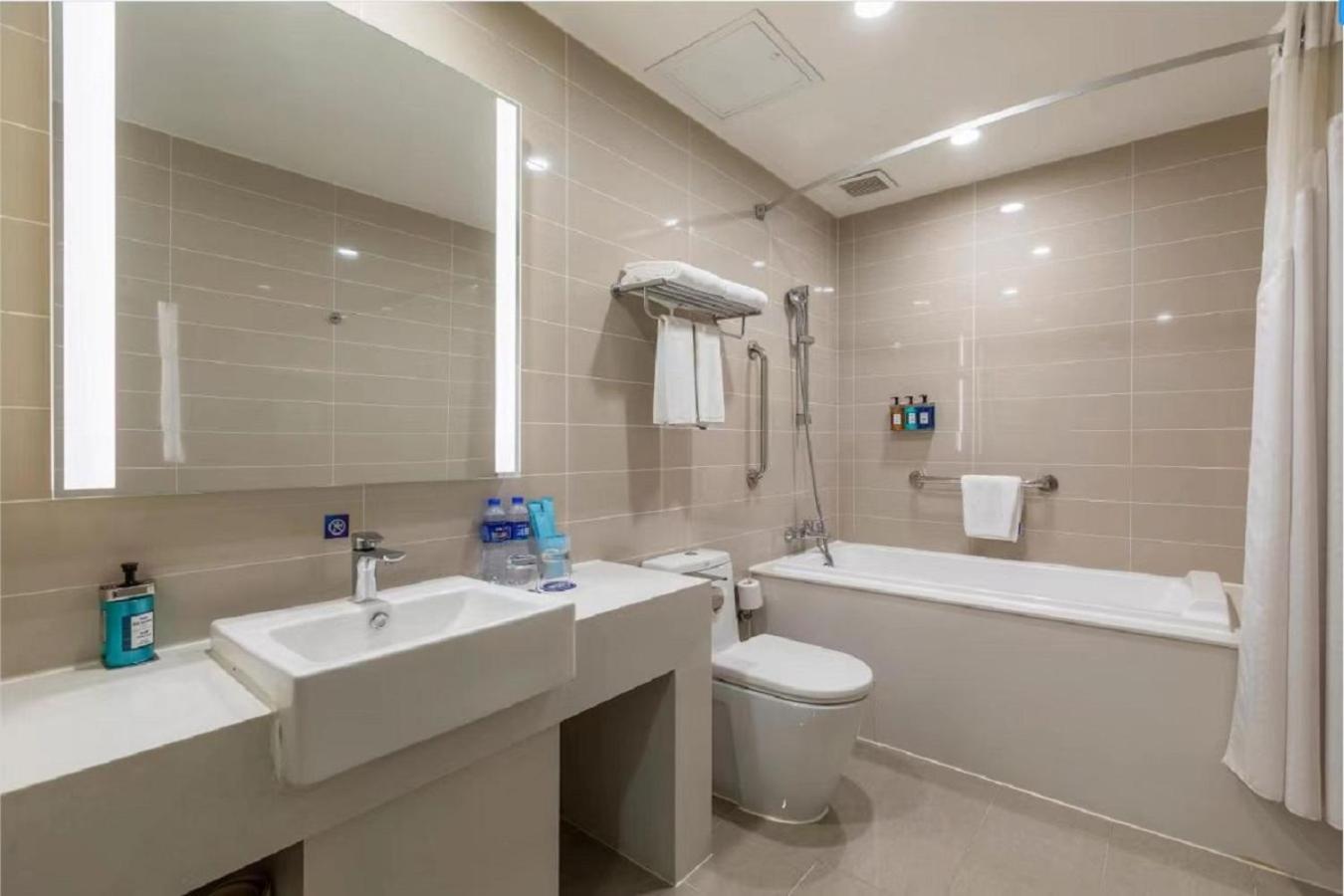 Suite, King Bed, Atrium View, No Window، Holiday Inn Express SHENYANG NORTH STATION 3/5