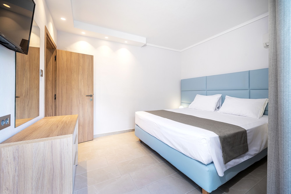 Poseidon Hotel 12/50