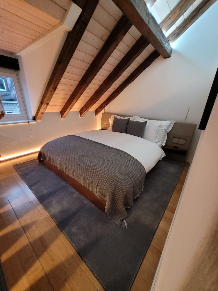 Historic City Center Apartment By Airhome 13/50