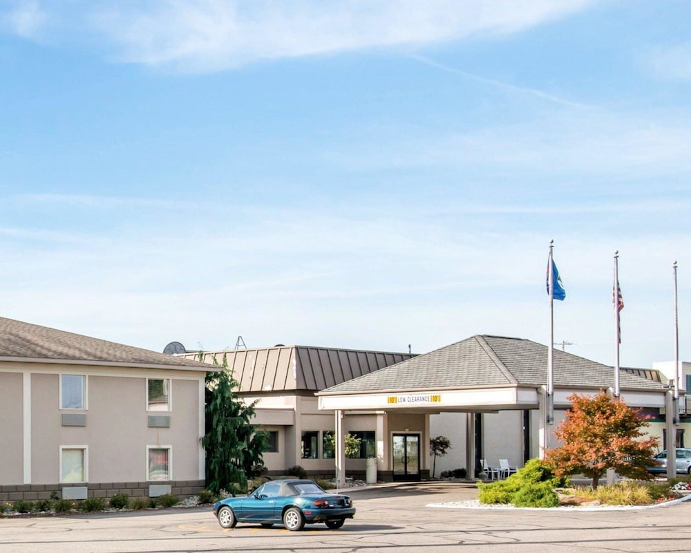Quality Inn Suites Next To the Casino 1/35
