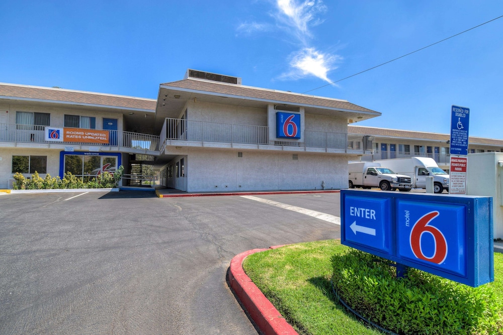 Motel6 Jurupa Valley, CA - Riverside West 37/44
