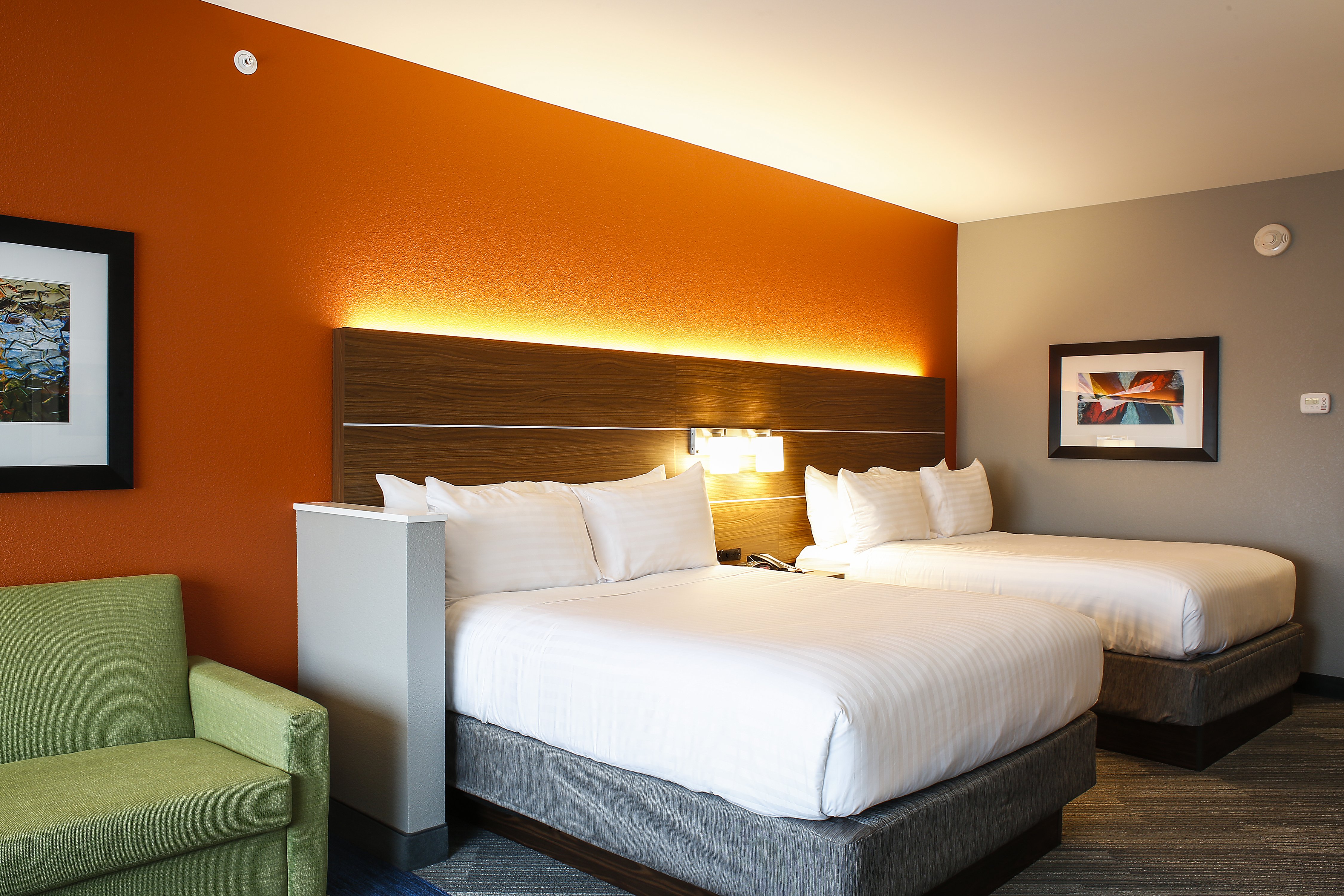 Holiday Inn Express And Suites Louisville Downtown 27/71