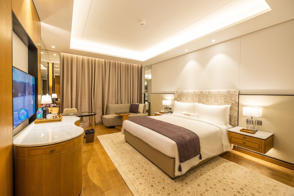 PREMIER, HIGH FLOOR