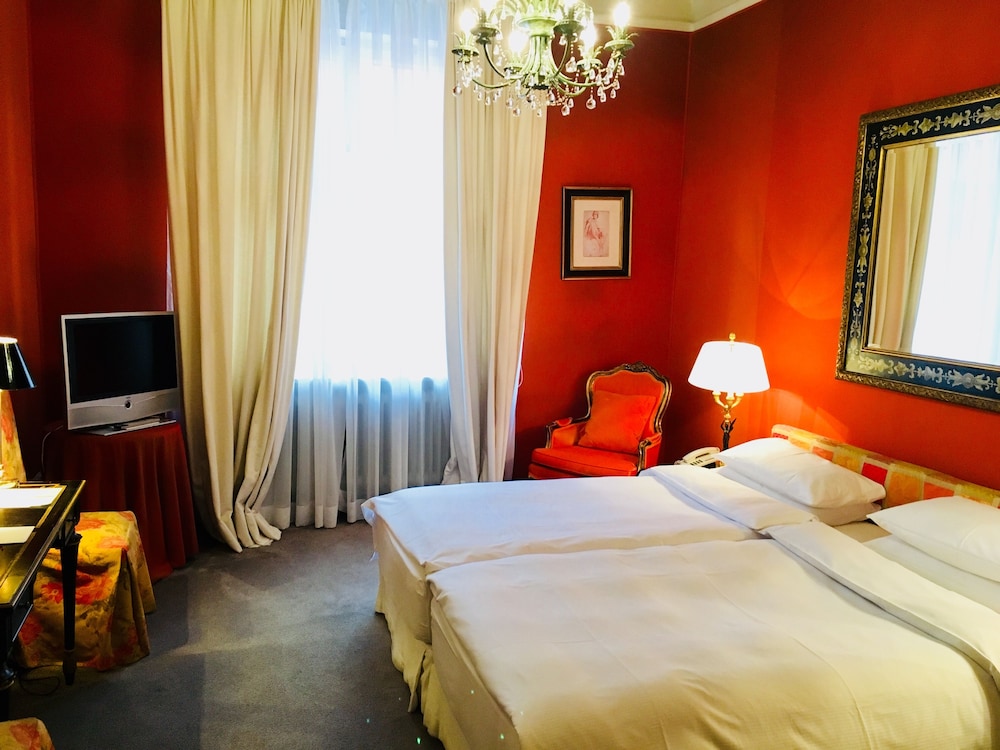 Opera Hotel 11/50