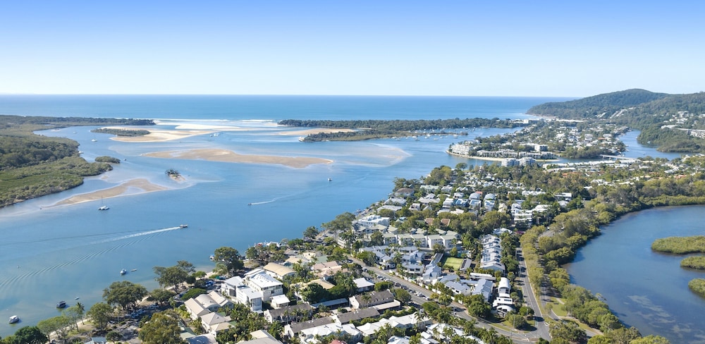 NOOSA OUTRIGGER BEACH RESORT 67/73