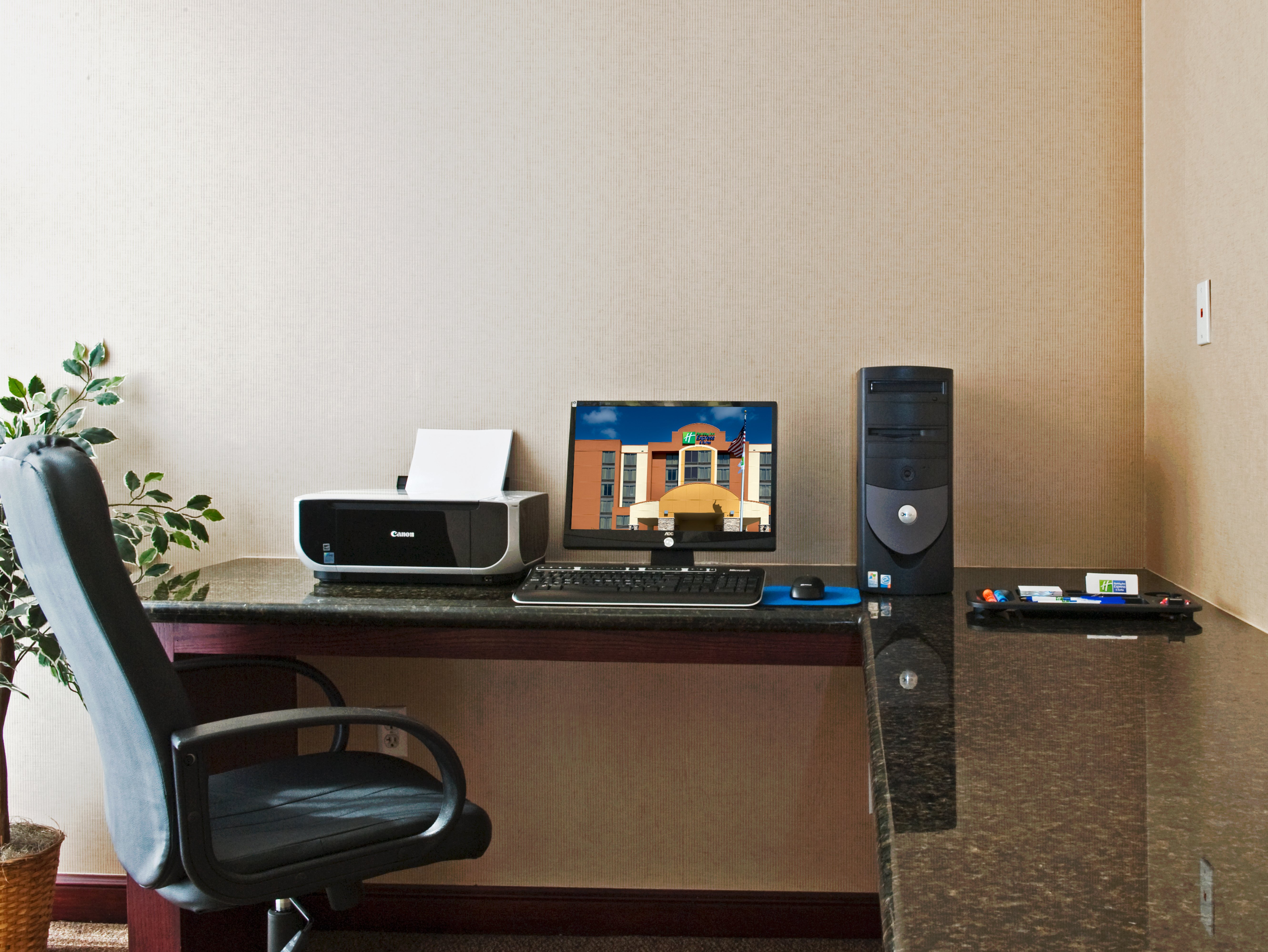 Holiday Inn Express Hotel And Suites Dallas Ft Worth Airport South 25/30