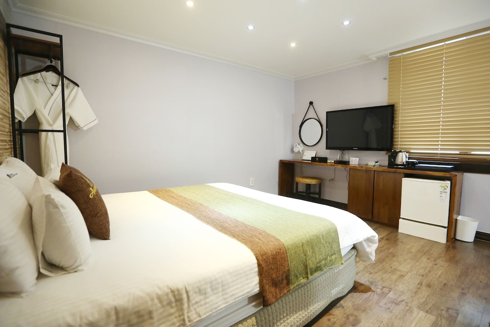Tongyeong Anchovy Tourist Hotel 13/36