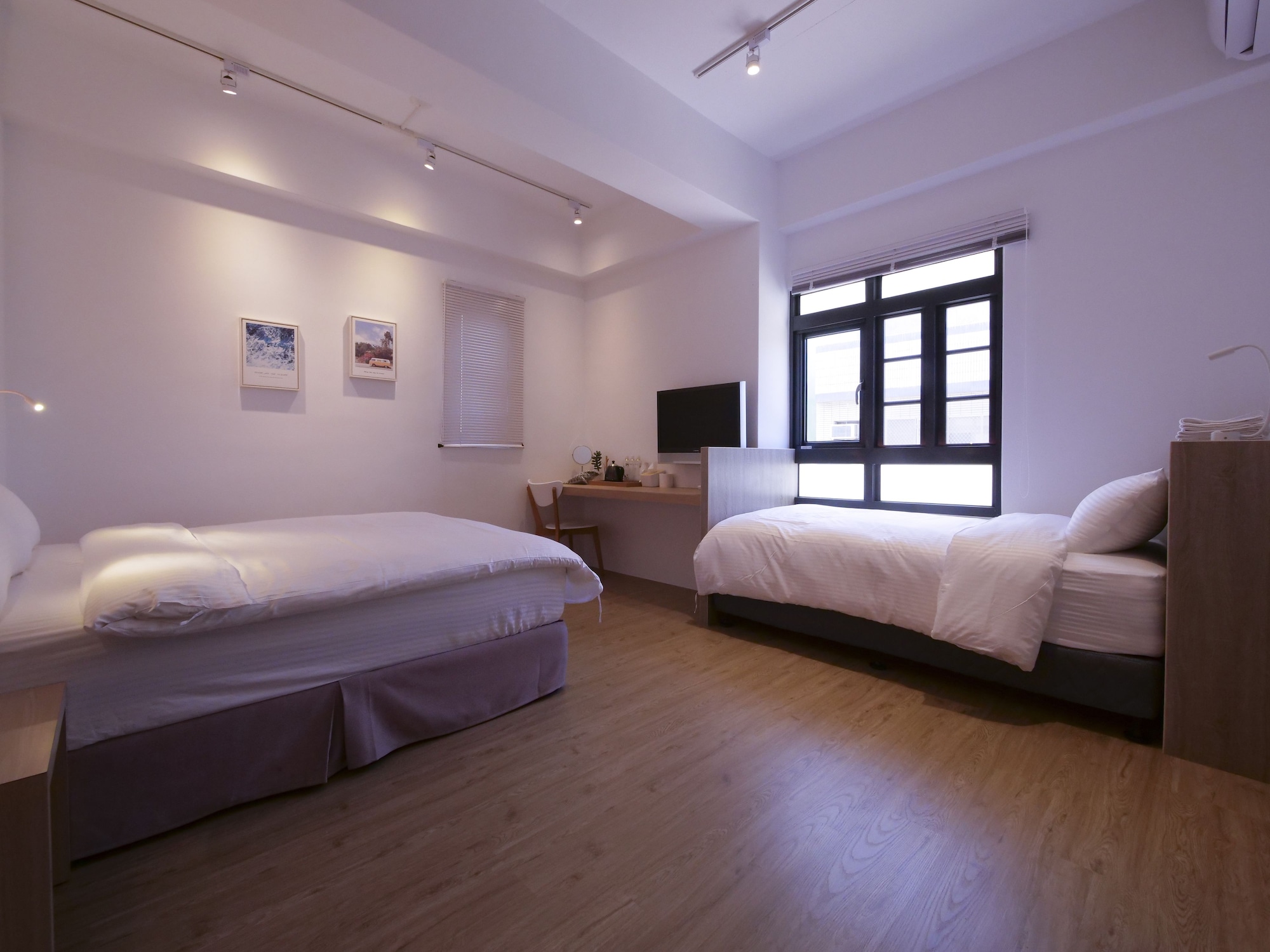 CLASSIC, TRIPLE, MULTIPLE BEDS