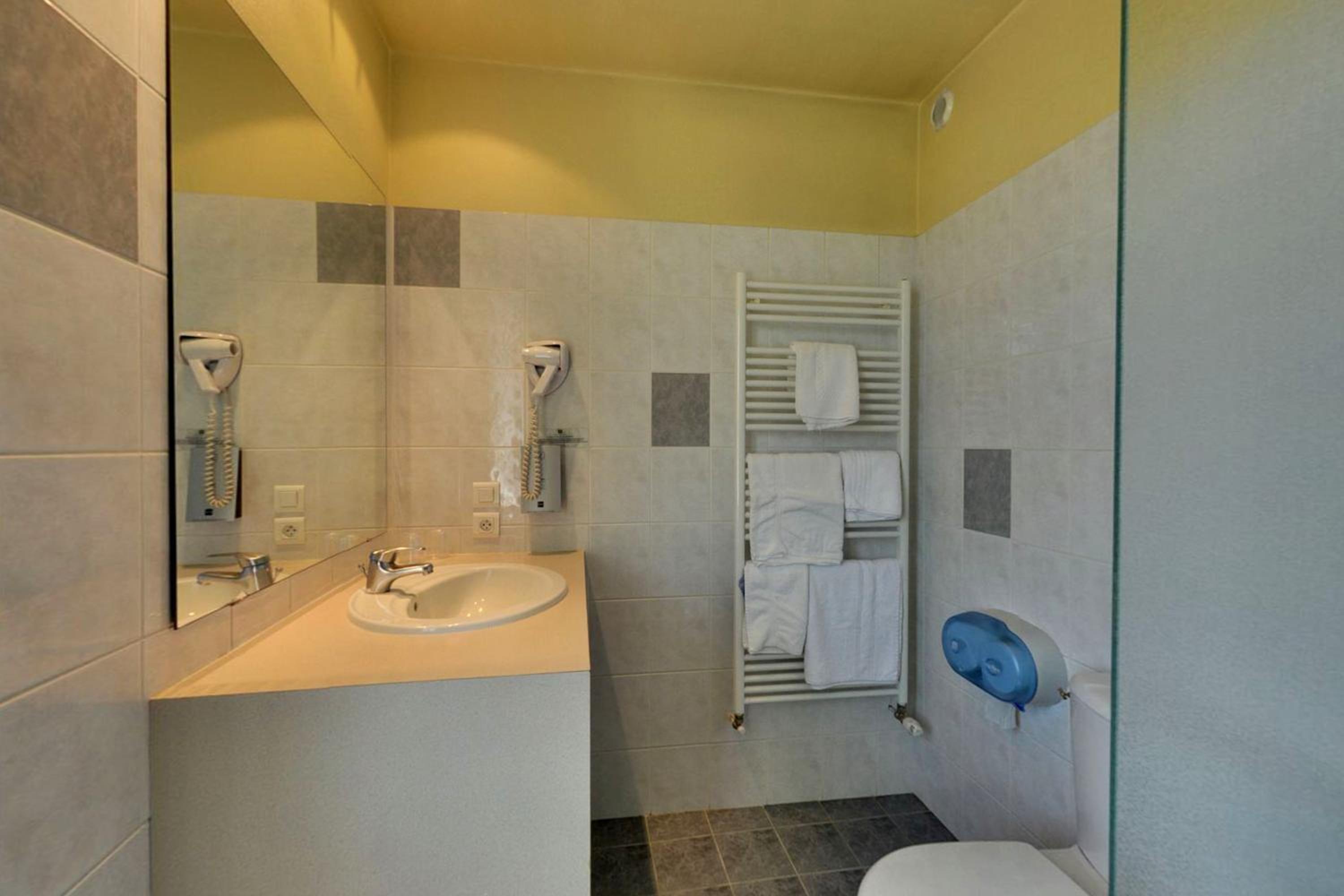 LOGIS AUBERGE DES VIEUX CHENES 24/25