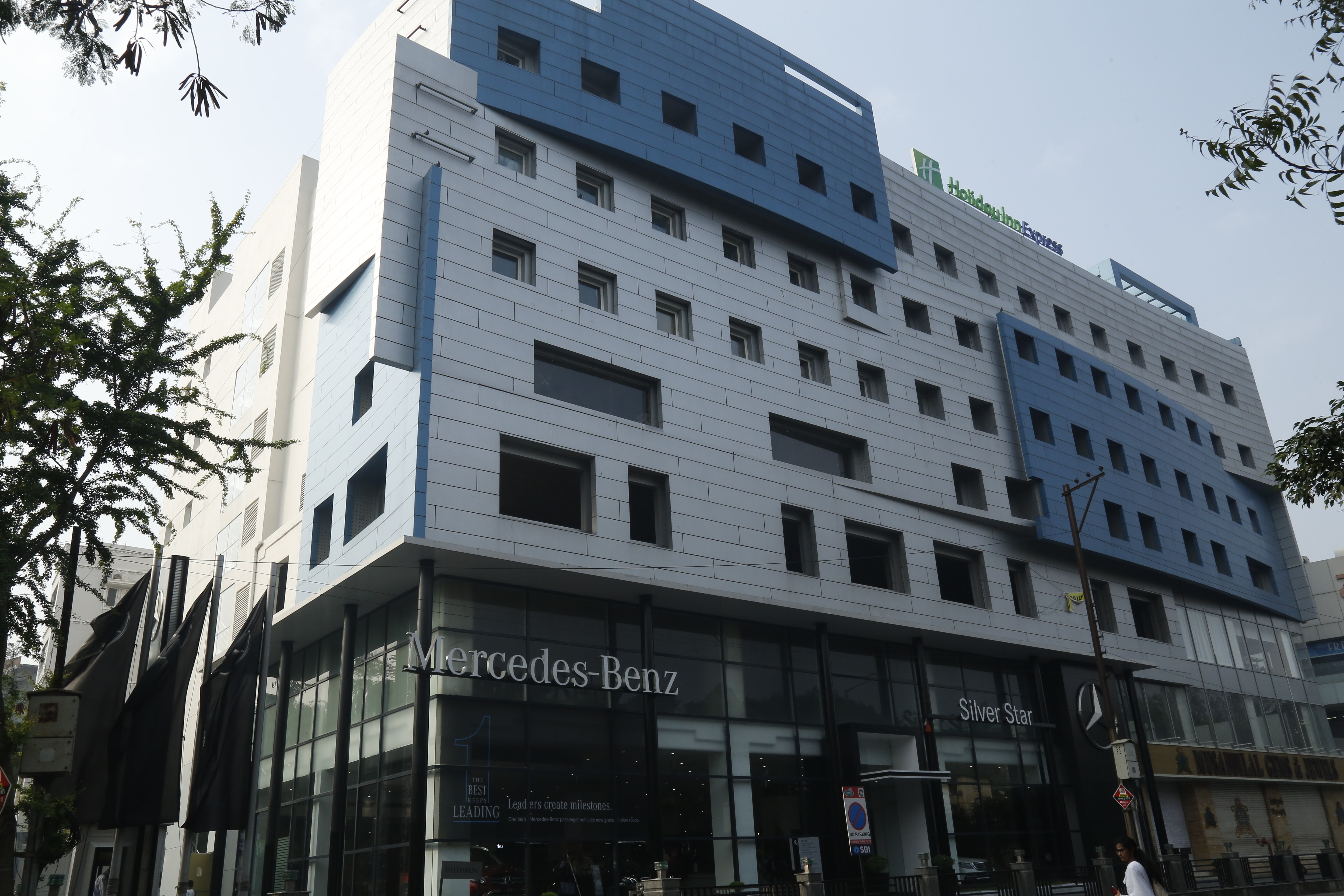 Holiday Inn Express Hyderabad Banjara Hills 6/50
