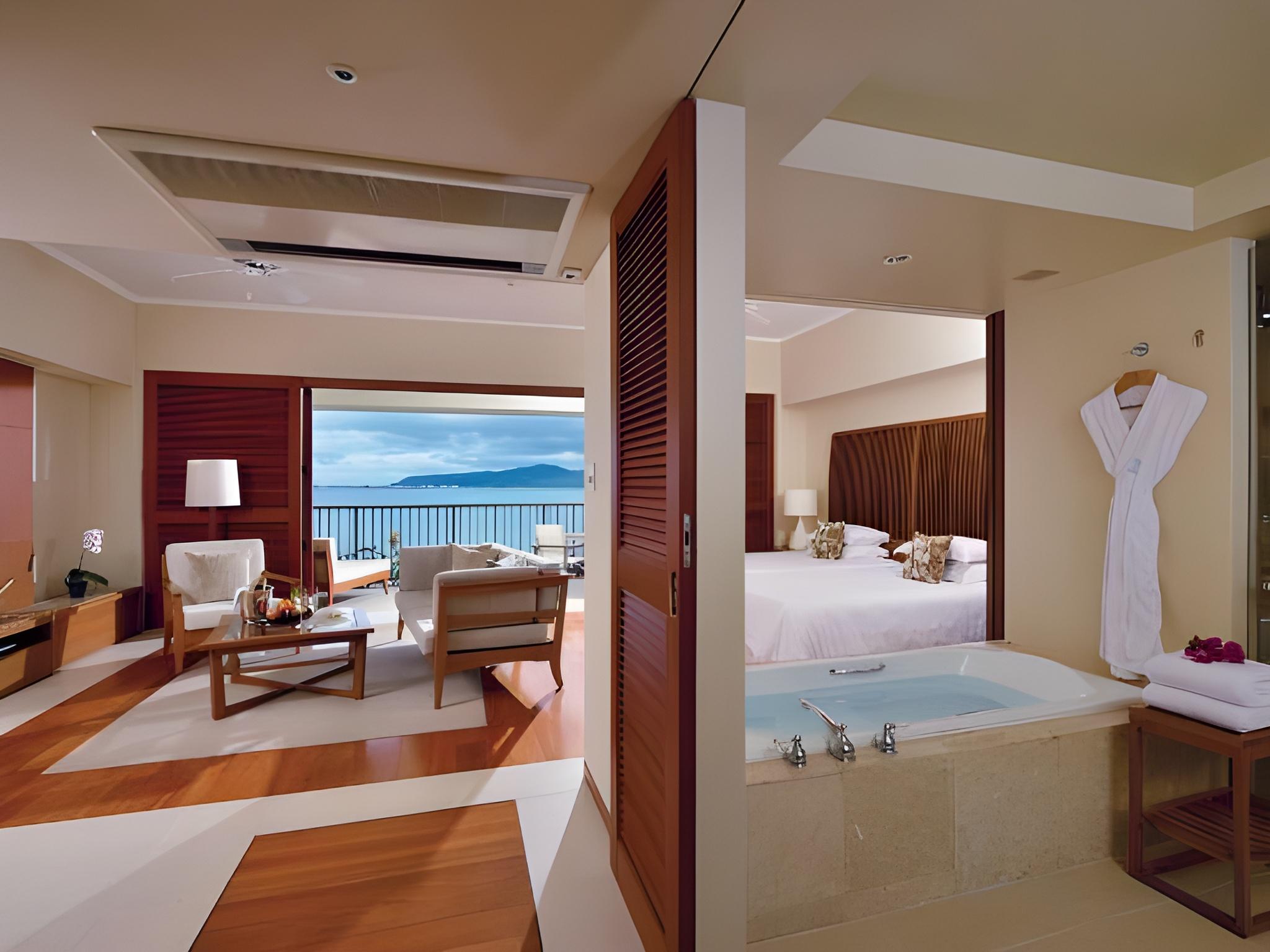 2 Bedrooms, Ocean, Club, Deluxe, 4 Beds