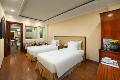 Deluxe, Double or Twin Bed, No Window, Bathtub
