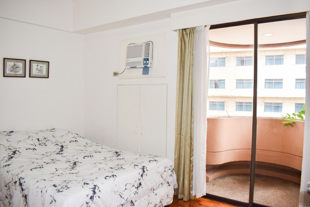 Sunette Tower Suites Makati City Center 30/75