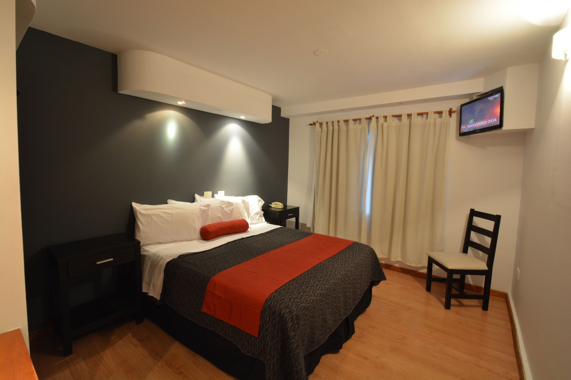Superior, Queen Bed