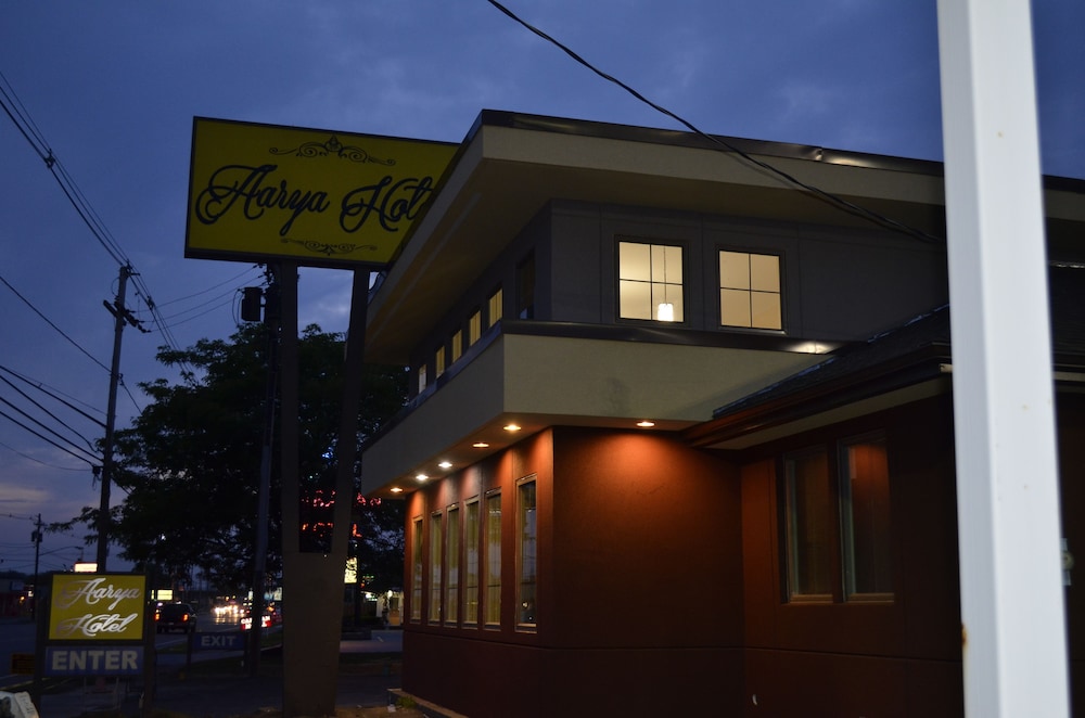 AArya Hotel By Niagara Fashion Outlets 2/44