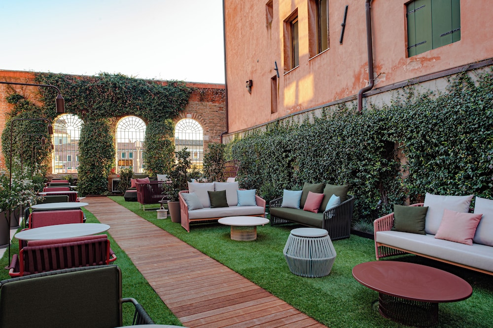 Hyatt Centric Murano Venice 63/70