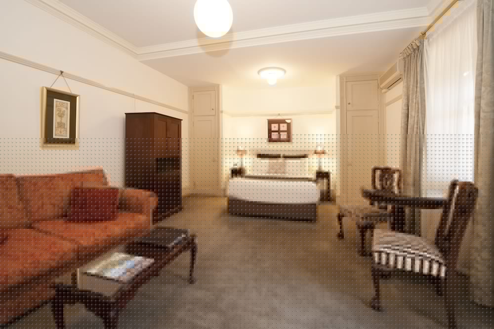 Cobb & Co Court Boutique Hotel 24/29