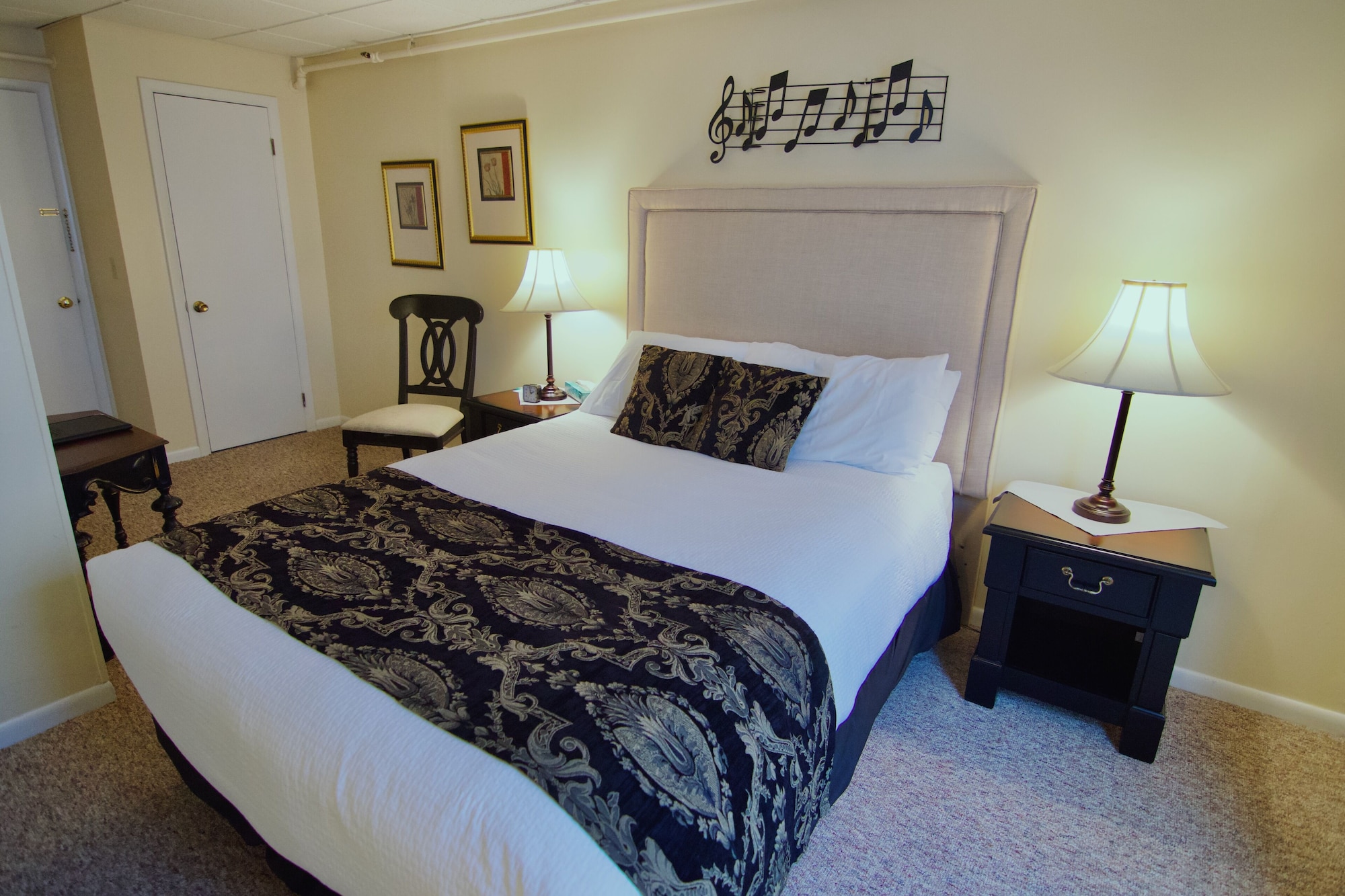 Music, Queen Bed