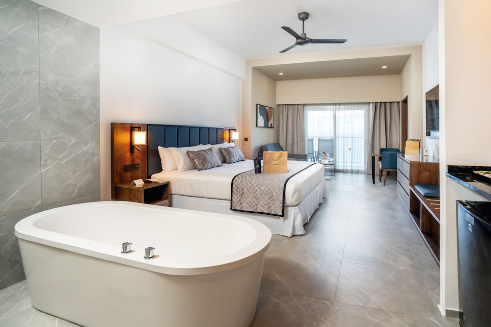 ELITE, CLUB, JUNIOR SUITE, OCEAN VIEW
