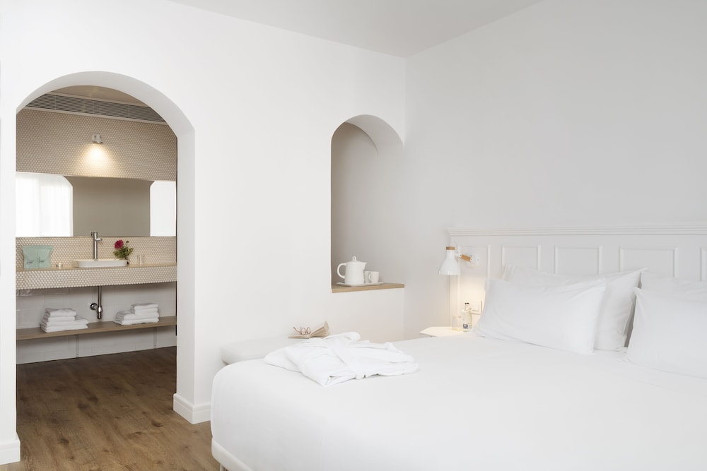 The 15th Boutique Hotel 48/49