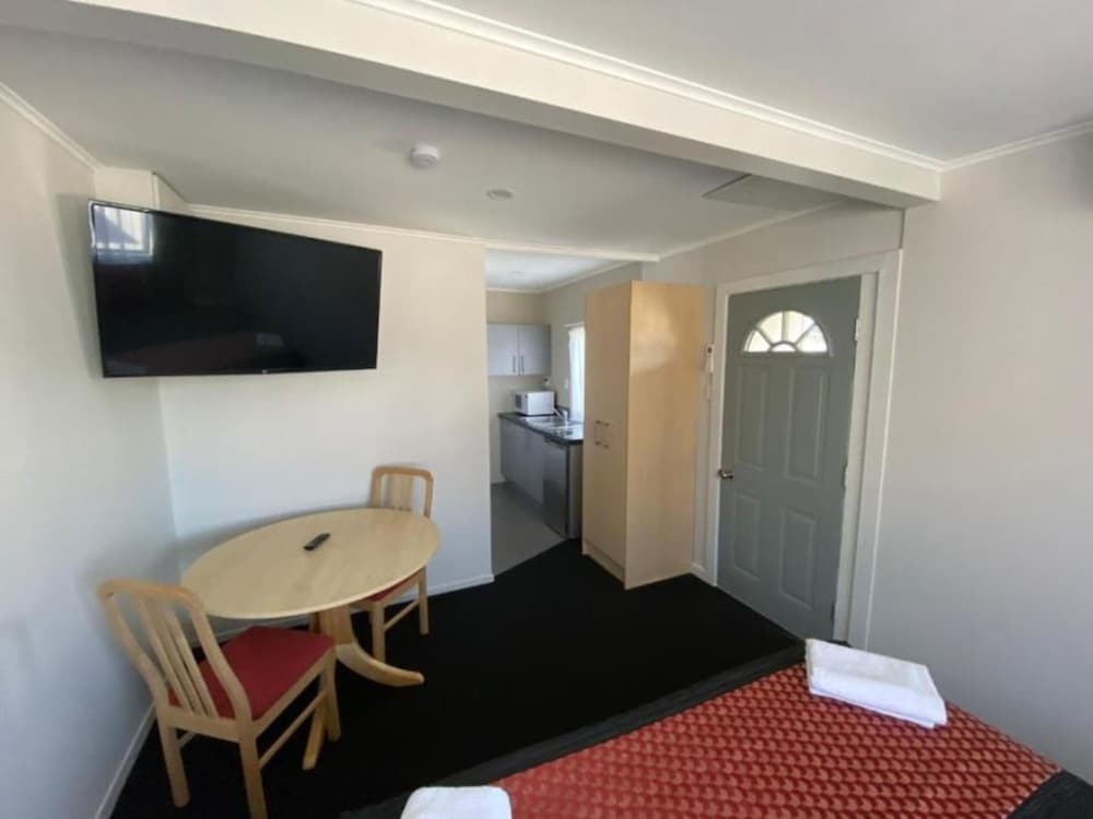 Grove Park Motor Lodge 57/74