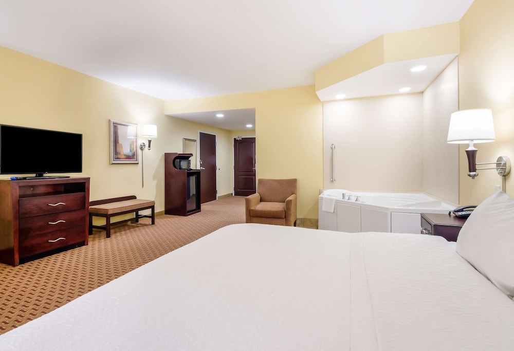 Hampton Inn Galax 10/34