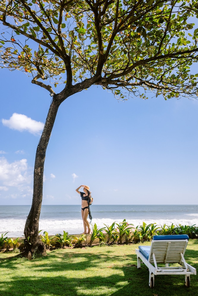 Legong Keraton Beach Hotel 65/70