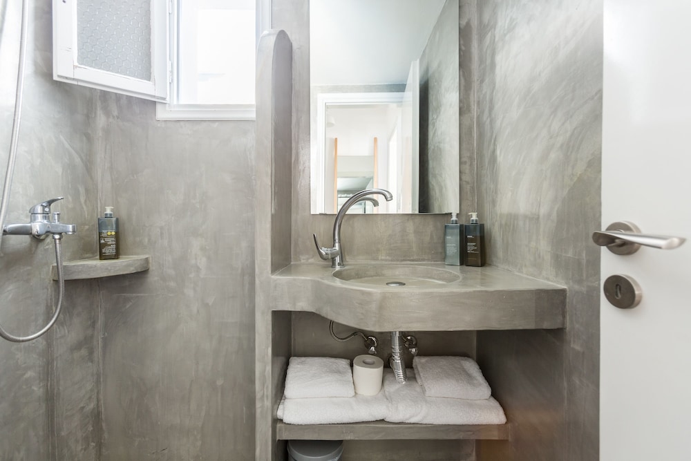 Fanouris Condo 20/22