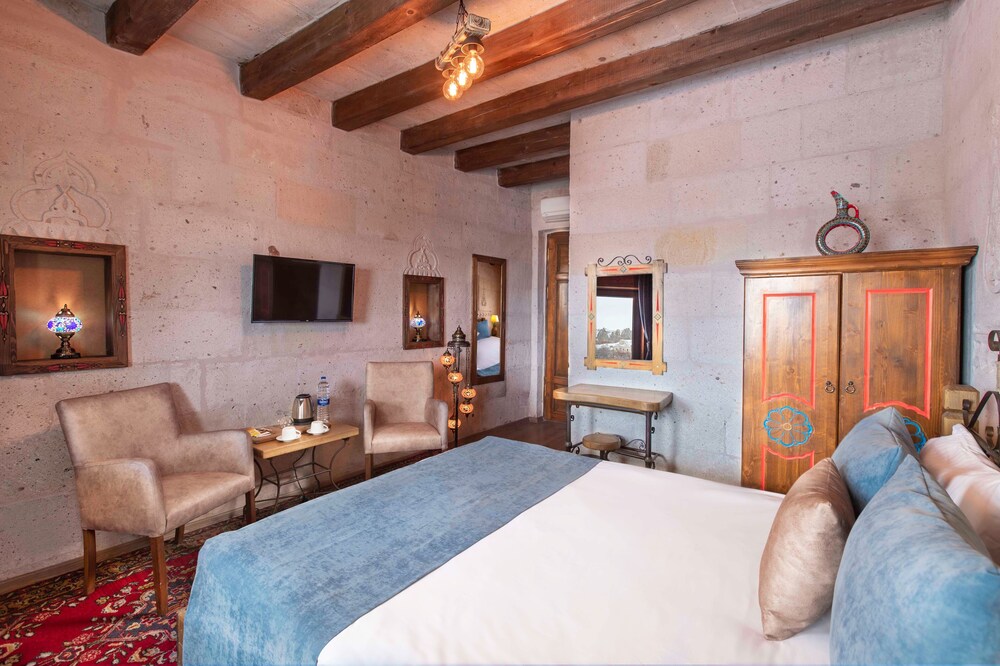 Maron Stone House 15/50