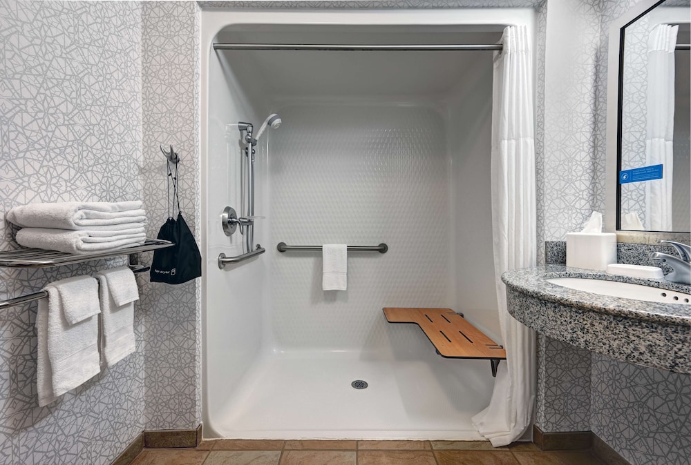 Hampton Inn Farmington MO 16/50