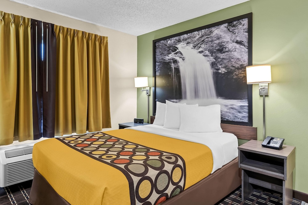 Standard, Queen Bed