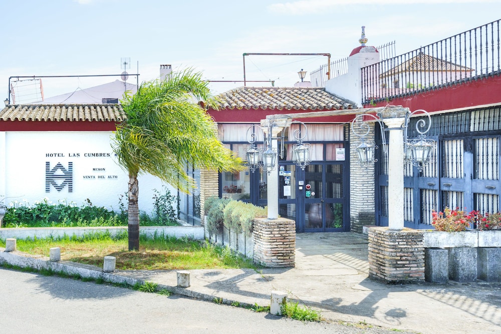 OYO HOTEL LAS CUMBRES in CAZALLA DE LA SIERRA