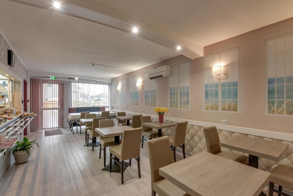Brit Hotel Confort Thouars 32/48