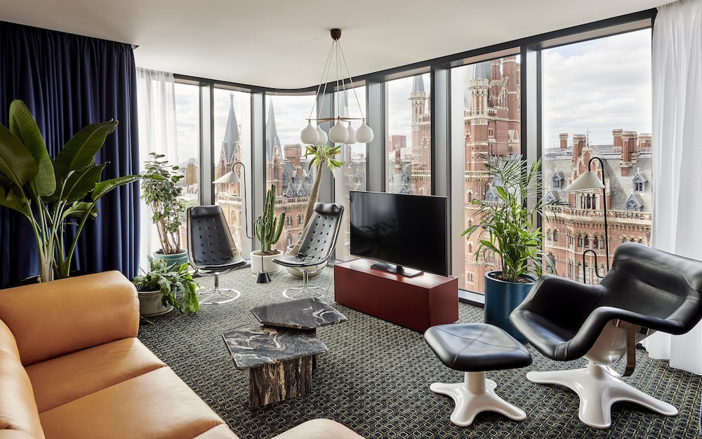 The Standard London 43/55
